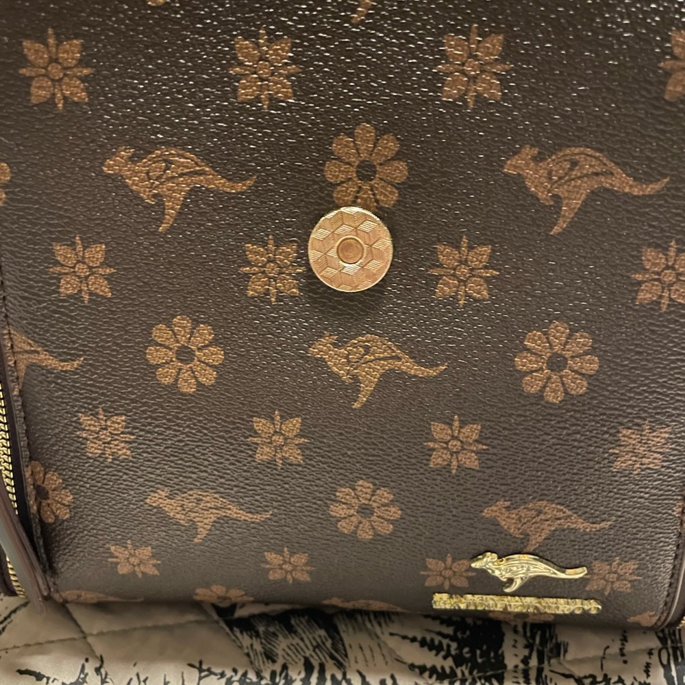 Brand new never used Leather Kaidifeiniroo Design. - Picture 5 of 9
